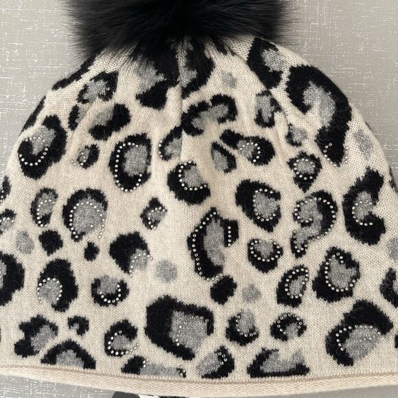 Mitchie's Animal Print Crystal 100% Wool Beanie Winter Hat Fox Fur Pom Pom OS - Picture 3 of 9
